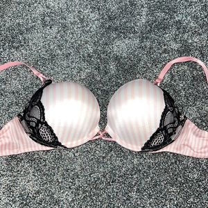 Victoria’s Secret Plunge push up bra, size 34C.